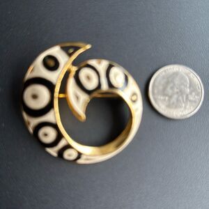 Vintage Swirl Black & Cream Enamel Gold Tone Brooch.